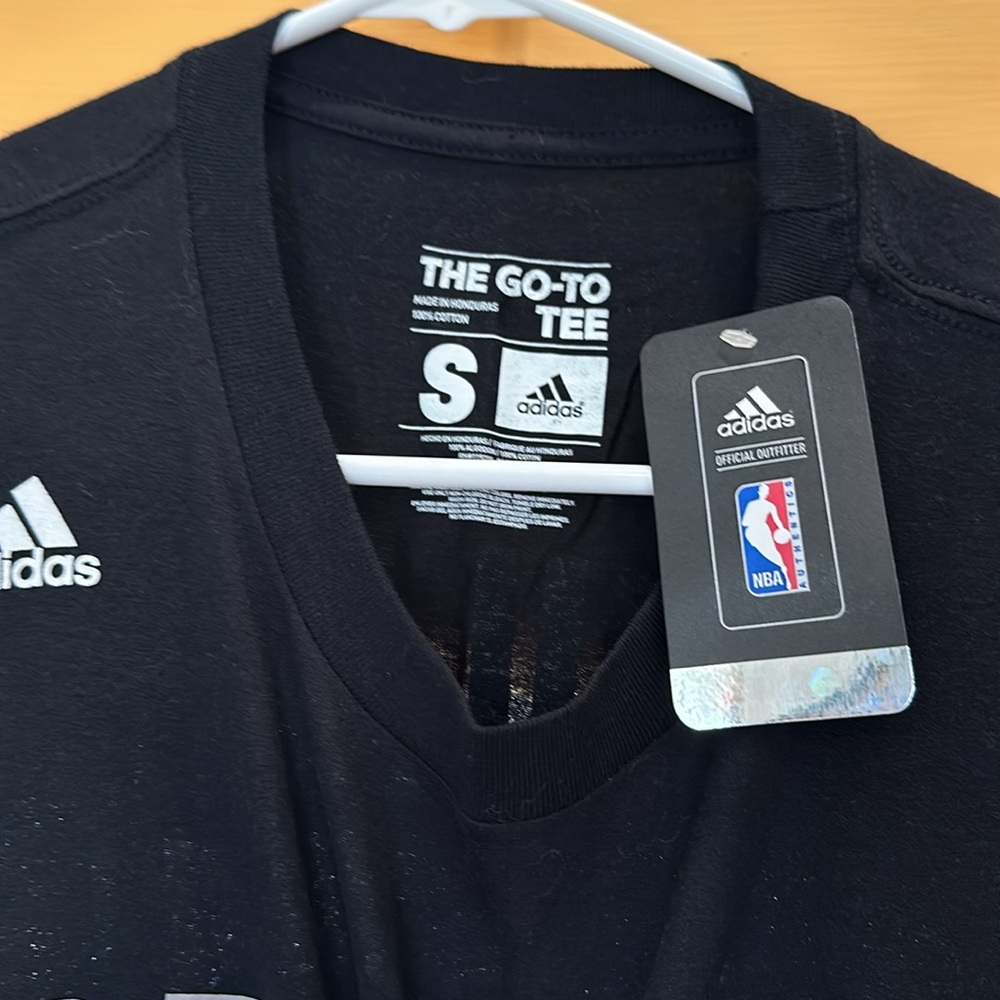 Adidas basketball mens t shirt size small new with tags patty mills Sa spurs - Picture 3 of 3